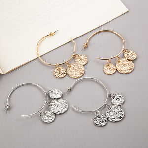 Tres Hammered C Hoop Earrings in Gold